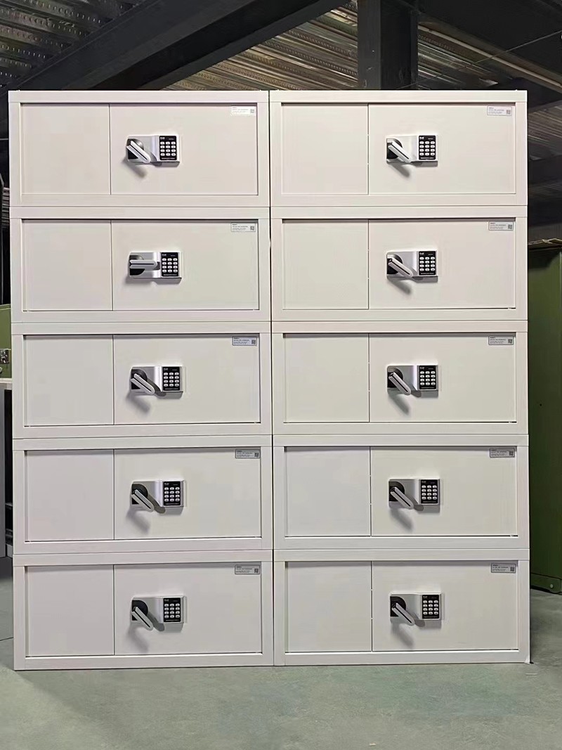 ļ